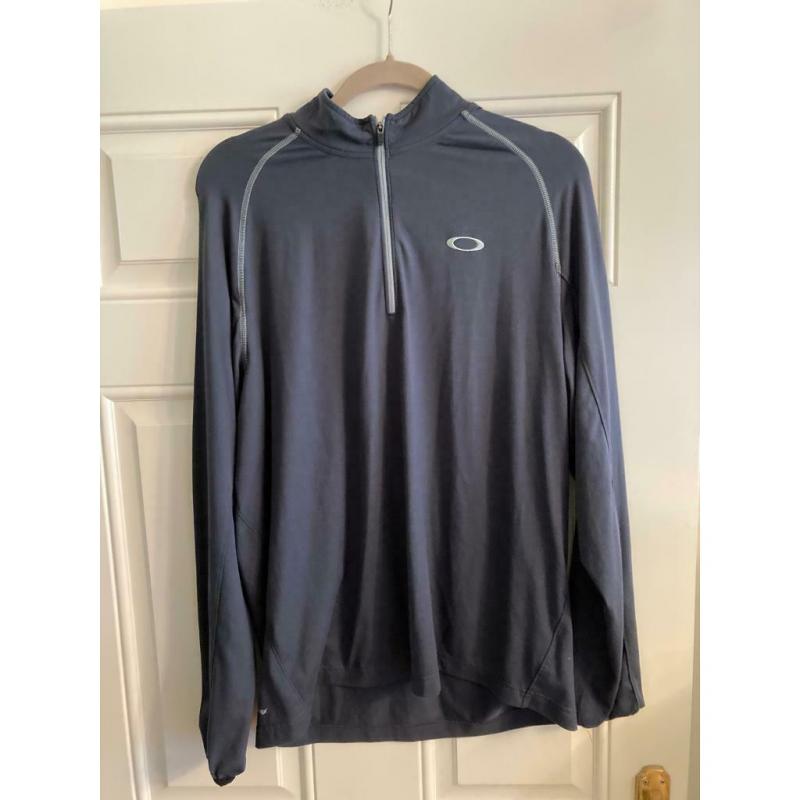 Oakley Golf Top Medium, never been worn