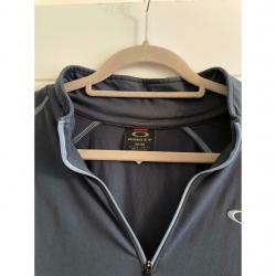 Oakley Golf Top Medium, never been worn
