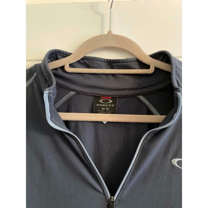 Oakley Golf Top Medium, never been worn