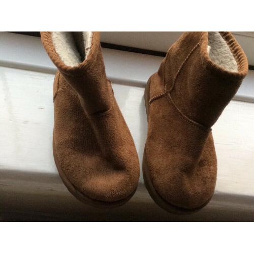 Boots Infants Size 8