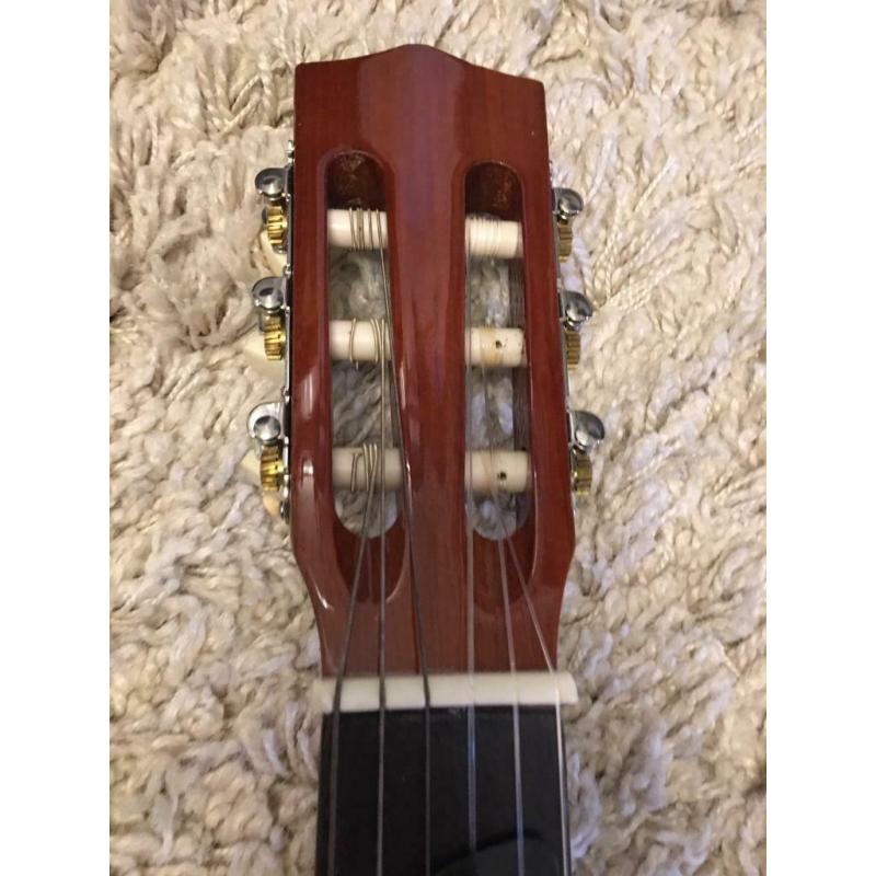 Junior classical guitar Lauren 5ON