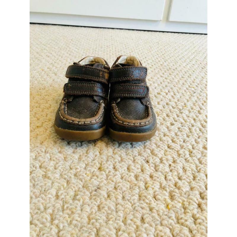 Kids brown leather winter boots size 4.5G from Clark?s