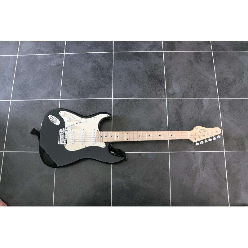 Line 6 spider IV 75 and left handed westwood electric guitar