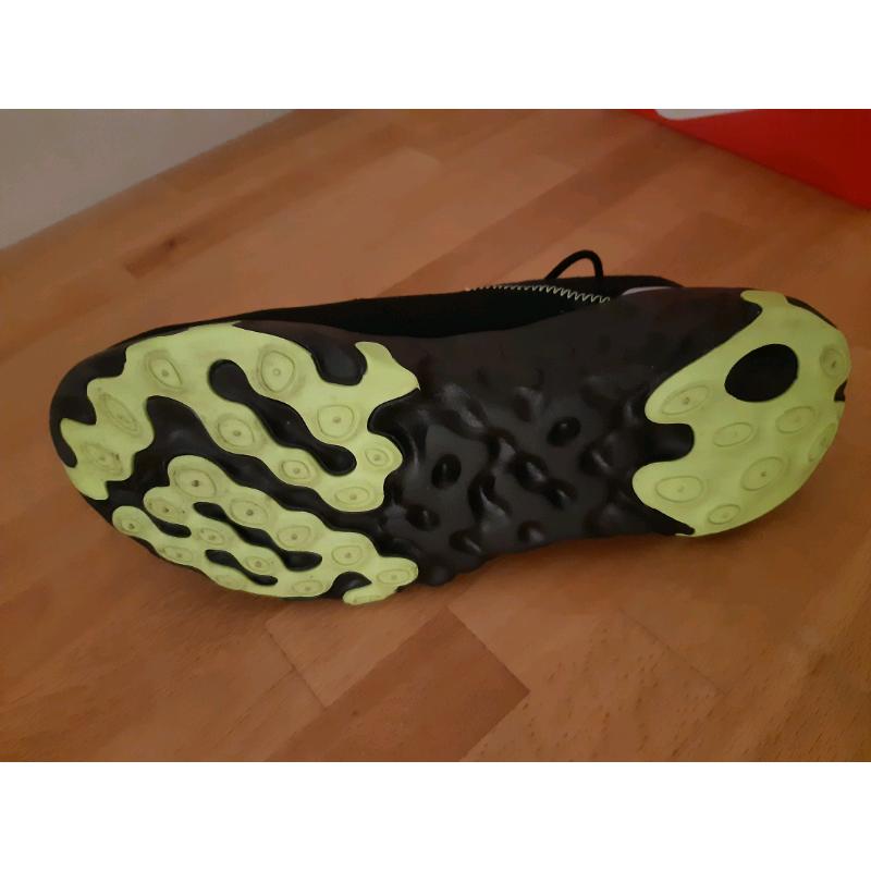 Boys Nike Trainers - Size 4.5