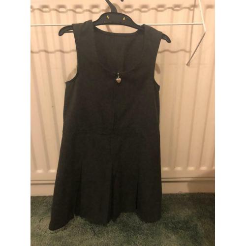 Girls? school uniform- 2x grey dress/pinafore and 1x grey skirt size 5-6