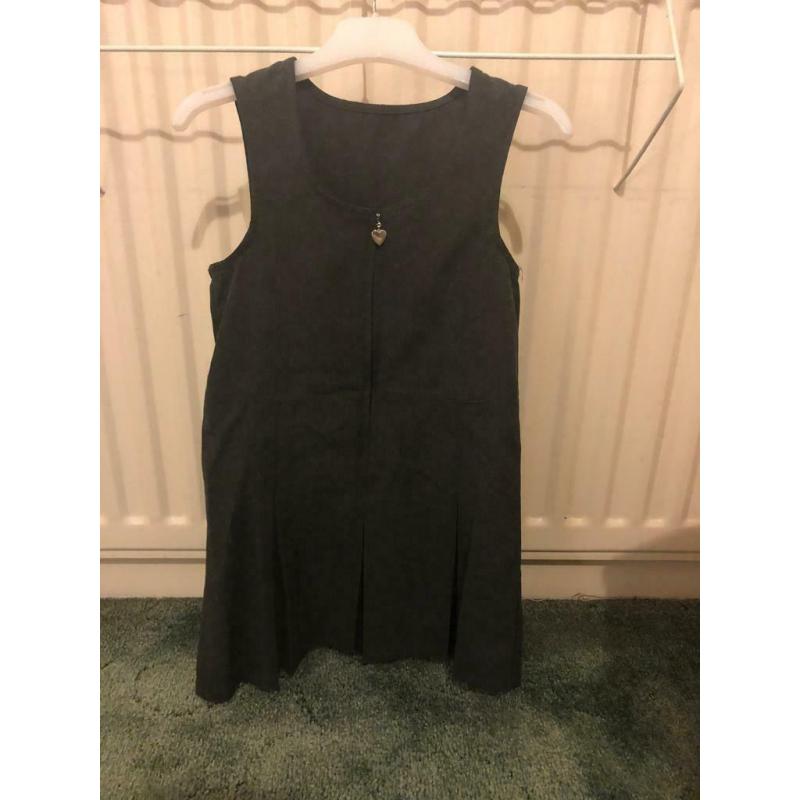 Girls? school uniform- 2x grey dress/pinafore and 1x grey skirt size 5-6
