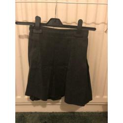 Girls? school uniform- 2x grey dress/pinafore and 1x grey skirt size 5-6